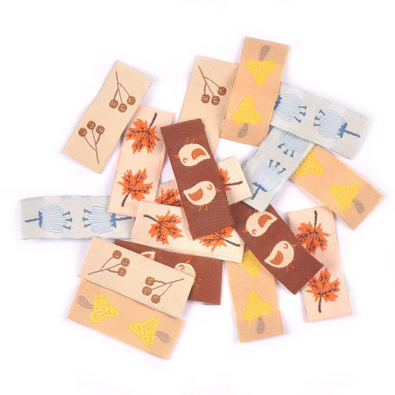 Baby Clothing Labels - 50 قطعة القيقب/الفطر التطريز قابل للغسل